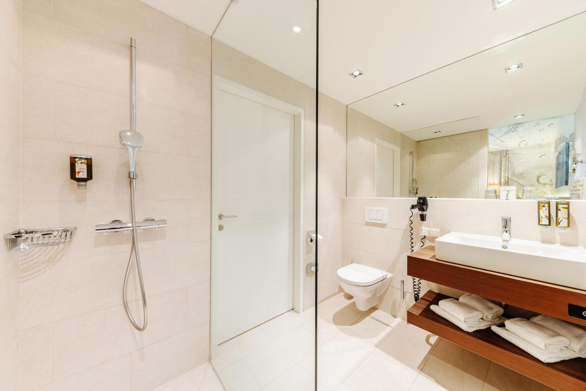 Thermenhotel Karawankenhof Филах Екстериор снимка